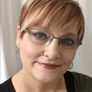 Meet your Posher, Vicki l